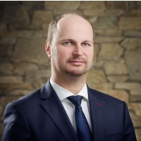 NIEKTORÉ PRÍLEŽITOSTI PRICHÁDZAJÚ IBA V OBDOBÍ REVOLÚCIE